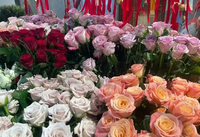 七夕禮品新風尚 實用型禮物走俏，花卉市場綻放浪漫經濟